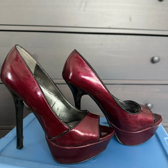 Carlos by Carlos Santana Burgundy Peep-Toe Heels - Picture 2 of 5